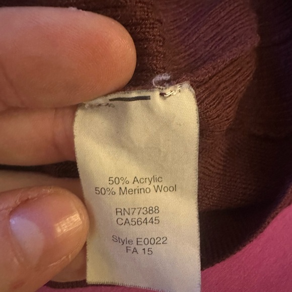 Lightweight crewneck knit sweater; Maroon - Picture 6 of 6